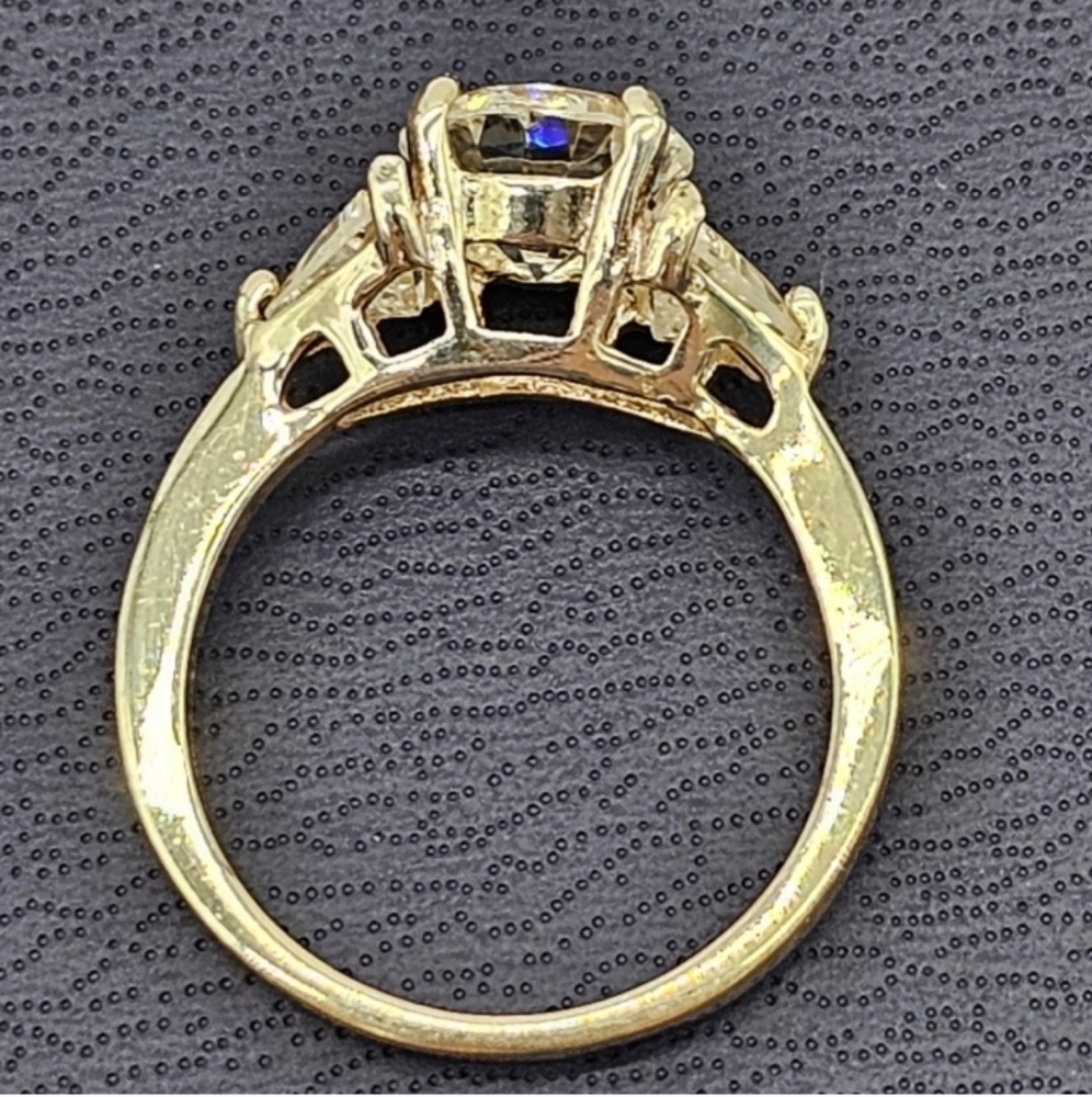 Avon Sterling Silver an CZ cluster Ring. Such colors !! 7 - Picture 4 of 8